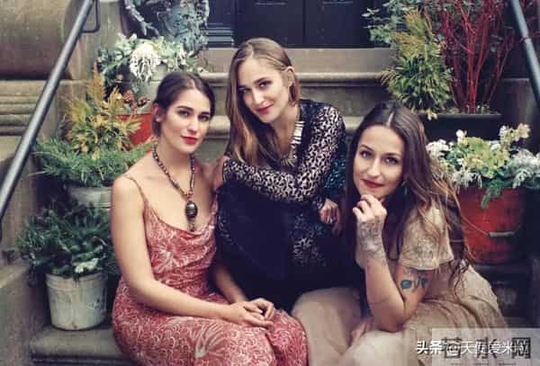 “狼人”泰勒·洛特纳低调订婚,《暮光之城》三主角如今怎样了?