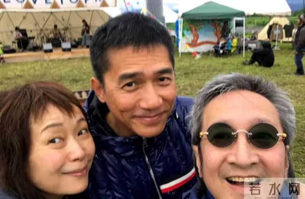 香港一慈善晚宴众星云集！何超琼与同性密友同台，叶童夫妇罕合体