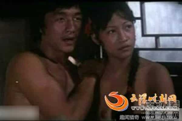 成龙父子竟因这个女人反目成仇