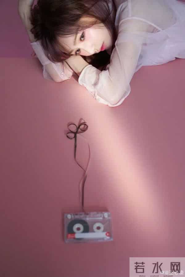 她一出道就是少男杀手，曾因一首《当你》爆红！17年过去，有多少人还在听她的歌？