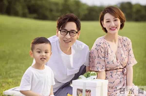 郭晓敏和李好结婚十年,育有两子,女方表示单身,网友:离婚?