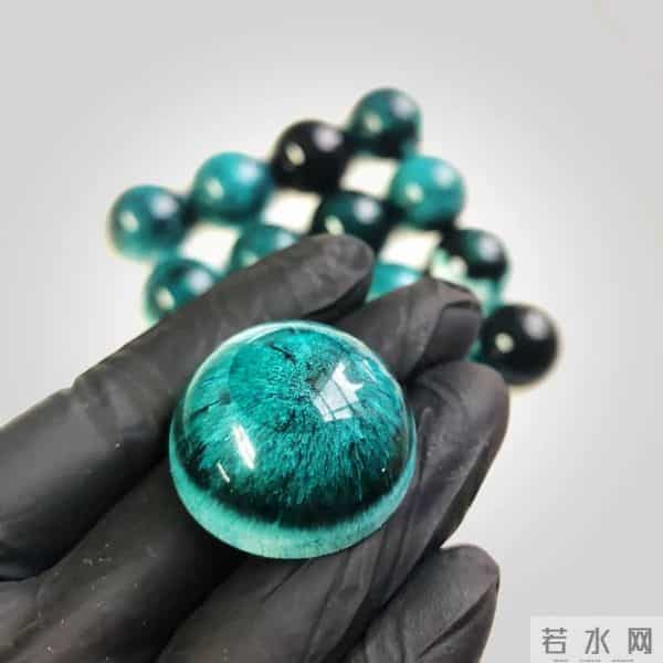 当“不愿迎合”的年轻女老板遇上“不正经”的巧克力