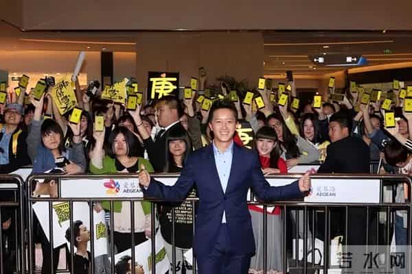 第一代偶像“人气王”,拒绝翻红,身家过亿