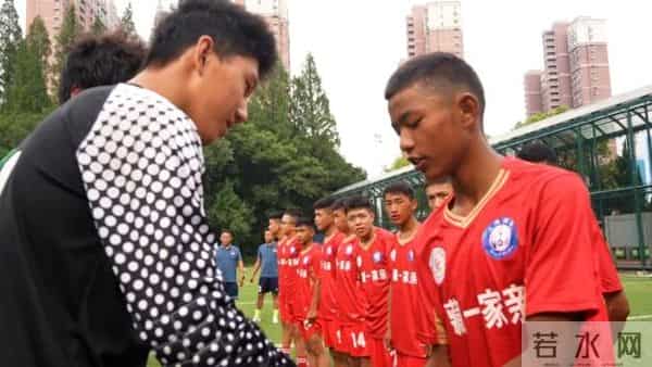 从雪域高原到杨浦滨江,新民晚报杯足球赛架起民族团结之桥