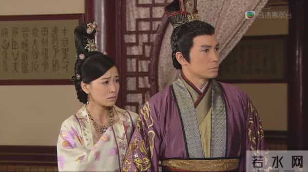 《宫心计》花絮曝光,陈豪自己补妆,杨怡戏服下的破洞牛仔裤亮了