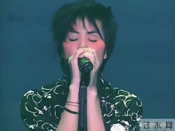 北京那一夜,“跌落神坛”的王菲,让所有人见识了她的江湖地位