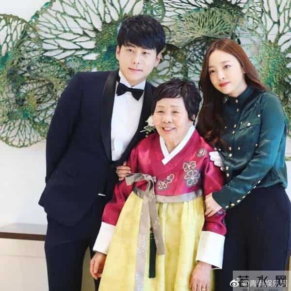 韩国女星具荷拉生前亲笔信曝光，渴望母爱