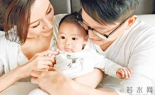 伊能静晒儿女合照 称作为母亲有爱的能力