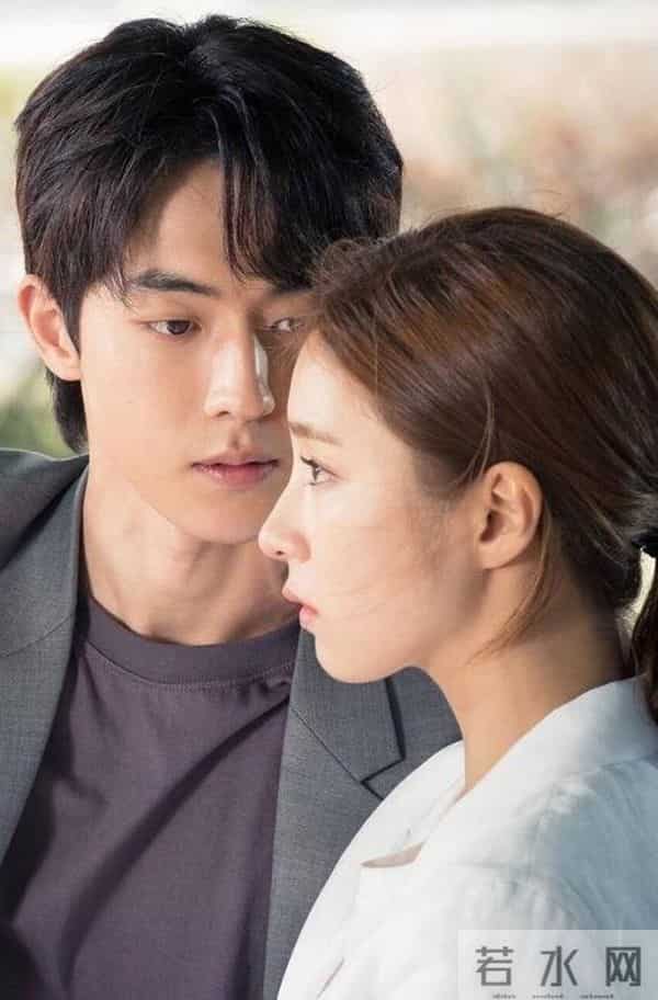 出道获顶级资源仍不火，被称为票房毒药，后因为贫困家庭捐款圈粉