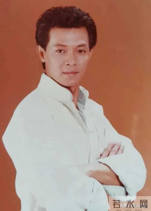 郭靖师傅~斑斑,主持过央视春晚,前夫惠天赐,姐姐森森