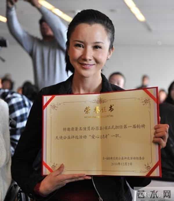 明明已经美得不可一世,却想不开去动脸,这4位女星全是反面案例