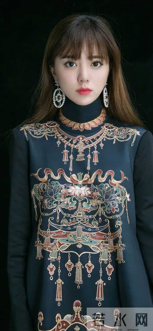 “隐形富婆”阿兰：戴上亿九眼天珠，21岁打败王菲，坐拥亿万身价