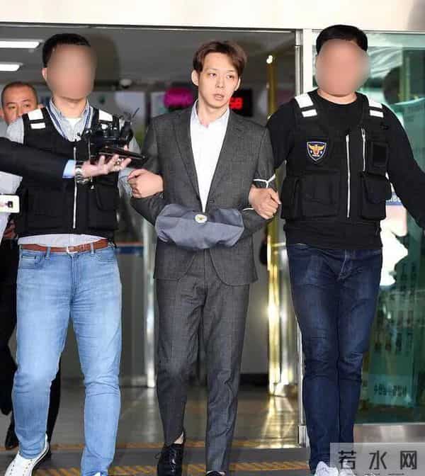 屋塔房王世子播出10年，朴有天从天堂坠落，他却打了漂亮的翻身仗