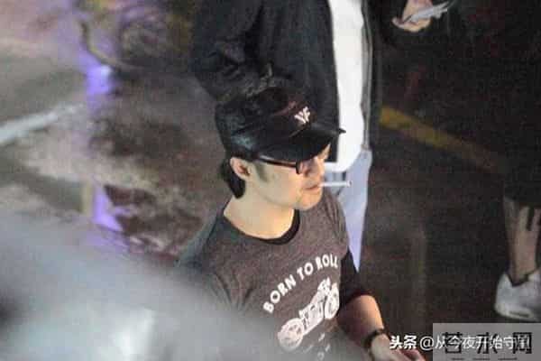 被拍到的明星抽烟大盘点！胡歌邓伦井柏然陈晓在列，还有倪萍！