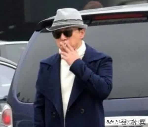 被拍到的明星抽烟大盘点！胡歌邓伦井柏然陈晓在列，还有倪萍！
