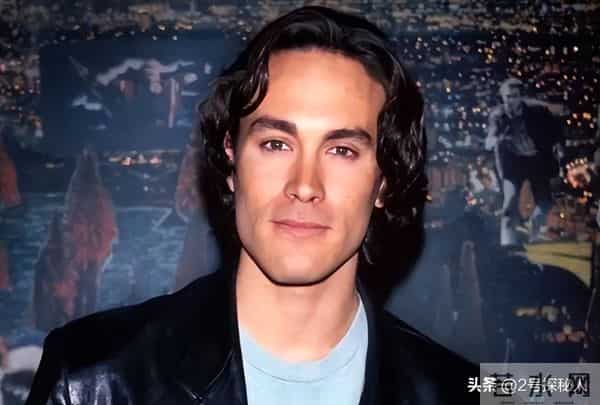 裸身草丛，高台坠落，这7位明星的离世都在告诉我们要珍惜当下