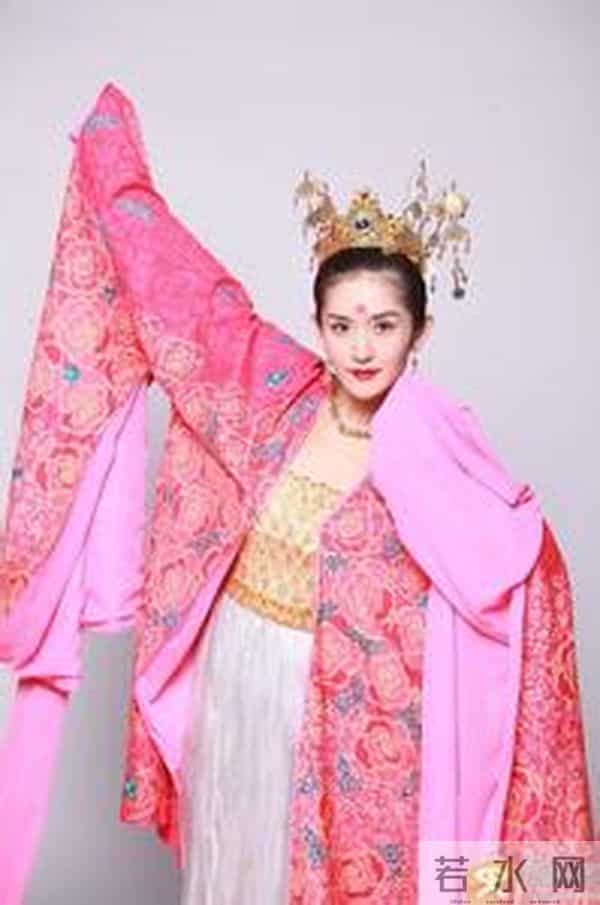 回顾谢娜在《百变大咖秀》中的各种装扮,娜姐真是扮啥像啥