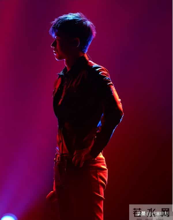 有一种性感,是男明星们的翘臀,恰到好处的刚刚好