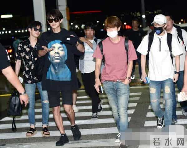 EXO赴夏威夷参加SM度假旅游 灿烈心情好伯贤略显疲惫组