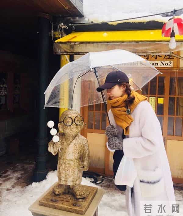 孙艺珍爆比基尼旧照，丰满上围＋蜜糖肌，网友直呼：太不公平！