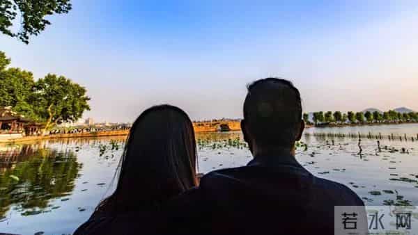 爱情模样太迷人！他在断桥拍了上千对情侣：是不是热恋，一眼能看出