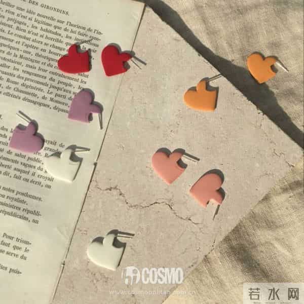 时髦办 - 戴珠宝的最高境界：看着很贵，一问二百，还是热巴同款