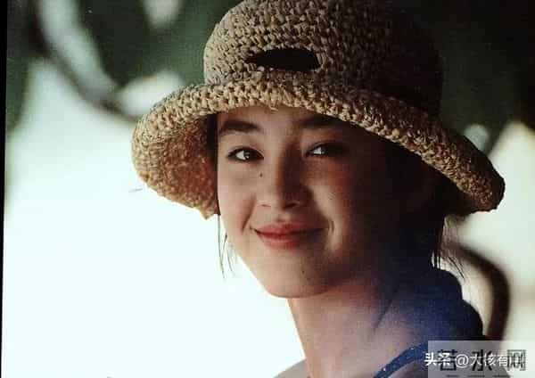 日本女神18岁“一脱成名”,身姿曼妙曲线优美,是被亲妈出卖