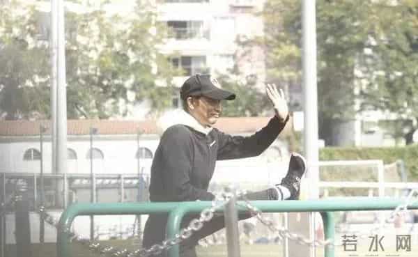 父亲被杀,被逼拍风月片,苦熬46年,任达华终成大佬