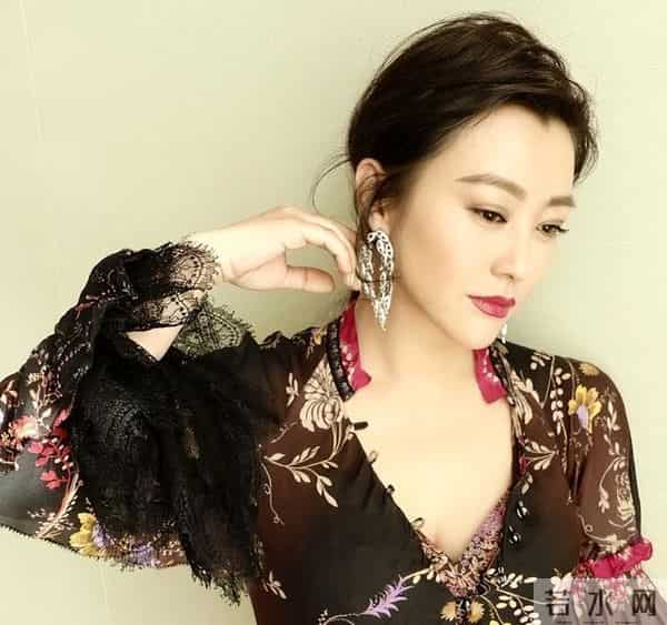 掀桌子了?郝蕾辛芷蕾的“互撕”大战,揭开了圈中内幕的遮羞布