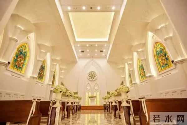 东哥与奶茶妹幸福领证:世界又多了一道真爱的光