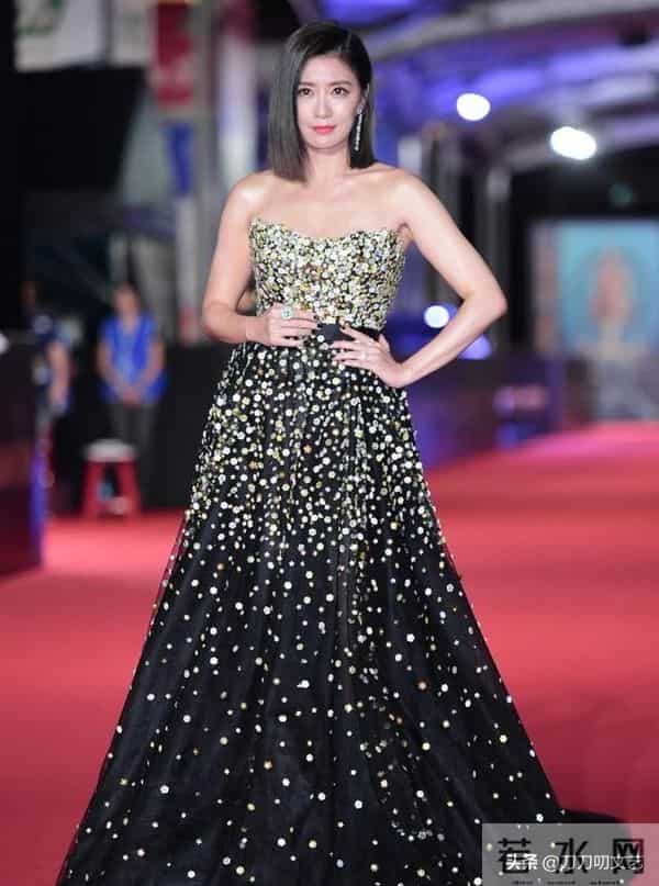 金钟视后贾静雯!从谷底爬起洗去泥泞,她勇敢活成了最佳女主角