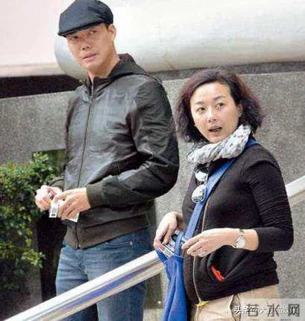 《披荆哥哥》首播，嫂子们组团秀恩爱，太太团12位成员颜值差异大