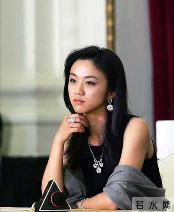汤唯的缤纷情史，靠美貌征服了8个男人，嫁韩国离异导演终获幸福