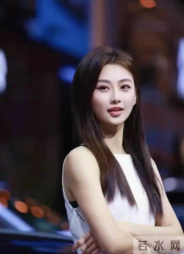 苏一宁,身高177厘米,体重56公斤,车模姐姐,人称少妇天花板