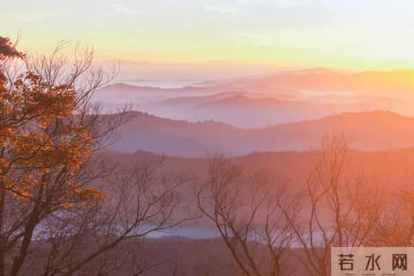 上联：三星白兰地；下联：五月黄梅天 100个无情对，超有趣对联