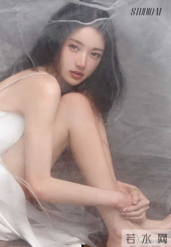 【绝美】白衣校花与大长腿女神轻纱写真