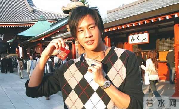 何润东：三次表白孙俪被拒，41岁娶柜姐为妻，恩爱多年无子也幸福