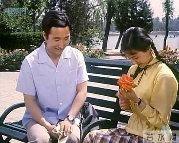 她7岁演小萝卜头 大二搭戏陈佩斯刘晓庆 央视春晚首位英语主持