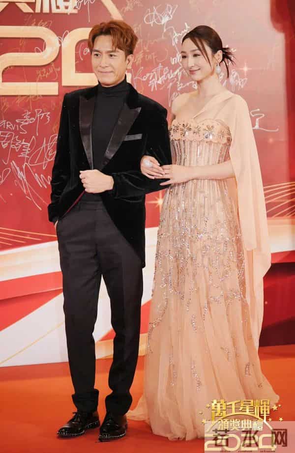 TVB颁奖礼：杨怡紧身礼服抢镜，陈自瑶好美，视后龚嘉欣造型翻车