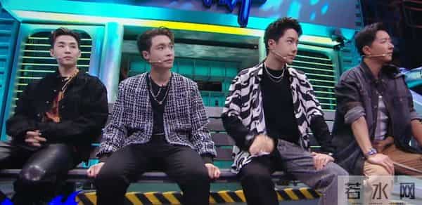 《街舞4》滤镜过厚堪比古偶,黑人舞者肤色都变了,队长成包子脸