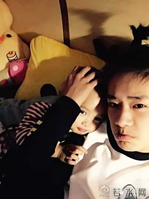 天天哄妹妹好苏,千玺搂弟弟暖炸...小小年纪的他们都成了别人家的哥哥