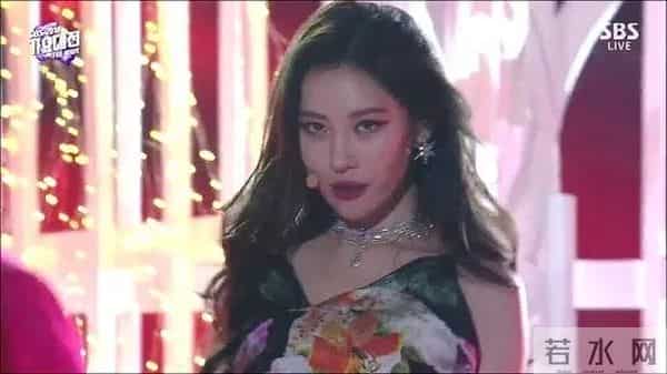 时髦办 - 戴珠宝的最高境界：看着很贵，一问二百，还是热巴同款