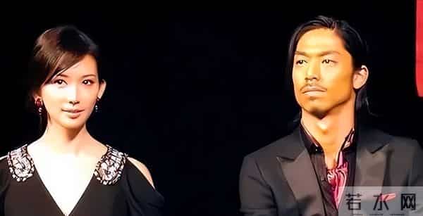 被丑男“糟蹋”的6位女明星，每个如花似玉，却鲜花插在牛粪上