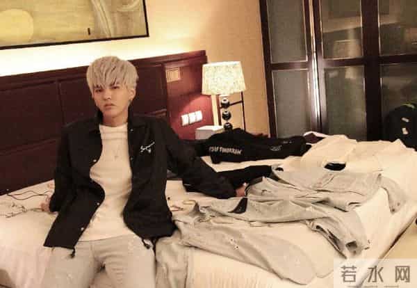 吴亦凡狱中生活后续,母亲找过成龙求救,生父尝试引渡无果