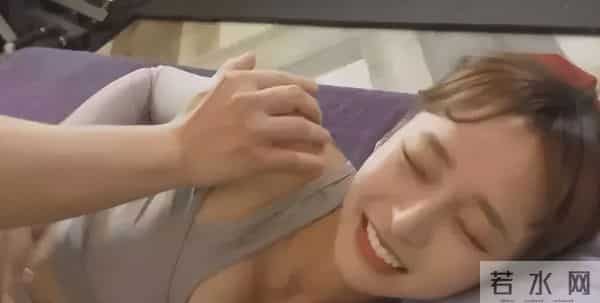 台湾女星上节目体验正骨,穿紧身衣多次走光,内衣被解仍配合演出