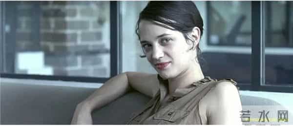 意大利性感女星艾莎.阿基多10部经典影片，她为艺术献身值得称赞