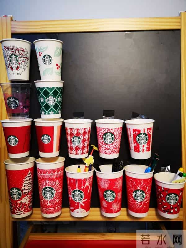 星巴克出圣诞杯!!为什么它的杯子设计总让人上瘾?