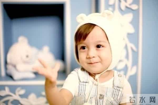 还记得《天才宝贝》的小主角吗？长大后兄弟三人长相太逆天了!