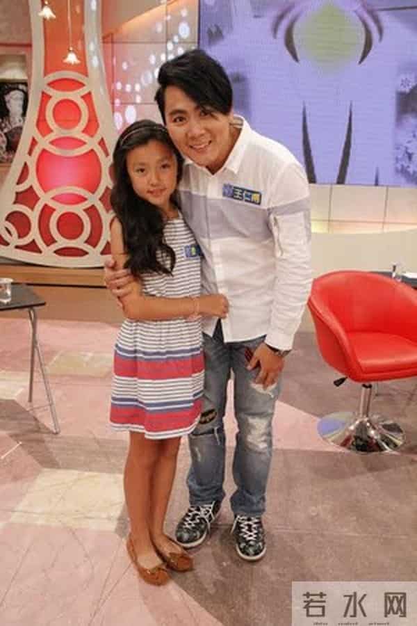 王仁甫「不能和女儿洗澡」　看4千张成长照默默流泪