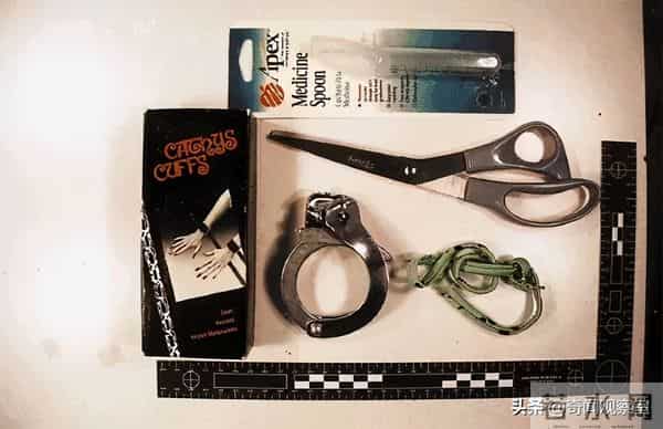 15岁女孩遭遇险境,最终实现完美自救,让潜藏多年的真凶原形毕露